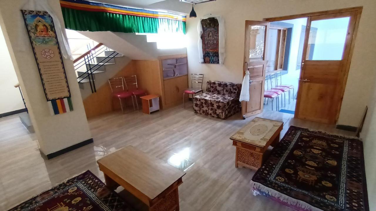 Gonbo Guest House Лех Экстерьер фото